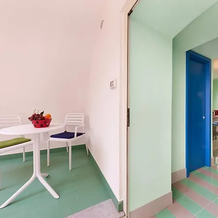 בית נופש Suite Home Sorrento *